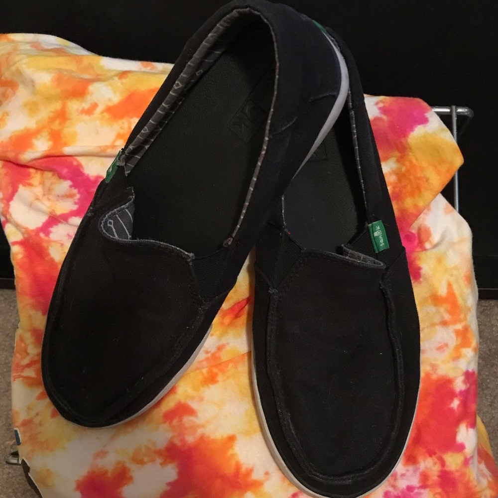 Men’s sanuk slip on shoes size 7